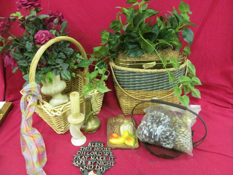 lot 128 image: baskets, flowers, vase
