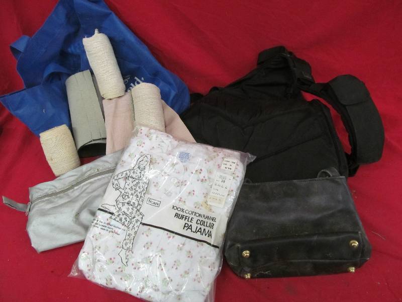 lot 129 image: Ace wraps, reusable bags