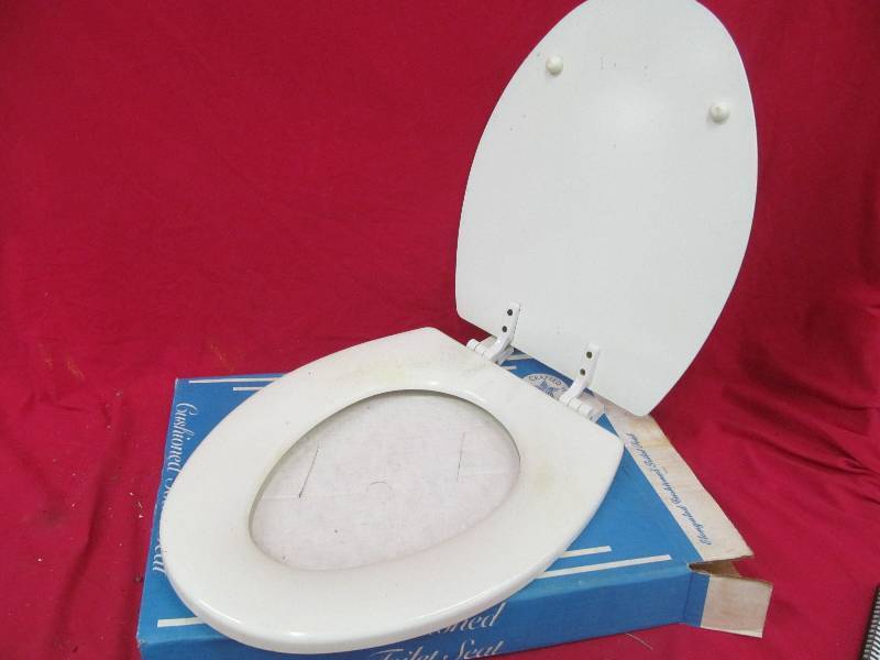 lot 131 image: toilet seats