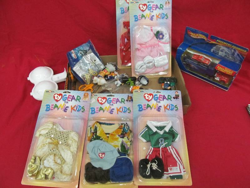 lot 132 image: toys