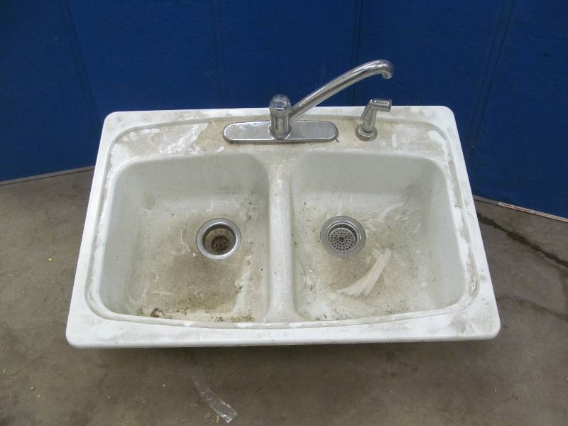 lot 147 image: double sink