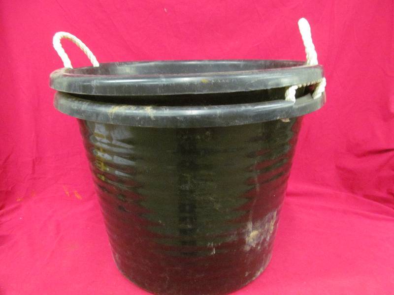 lot 161 image: tubs