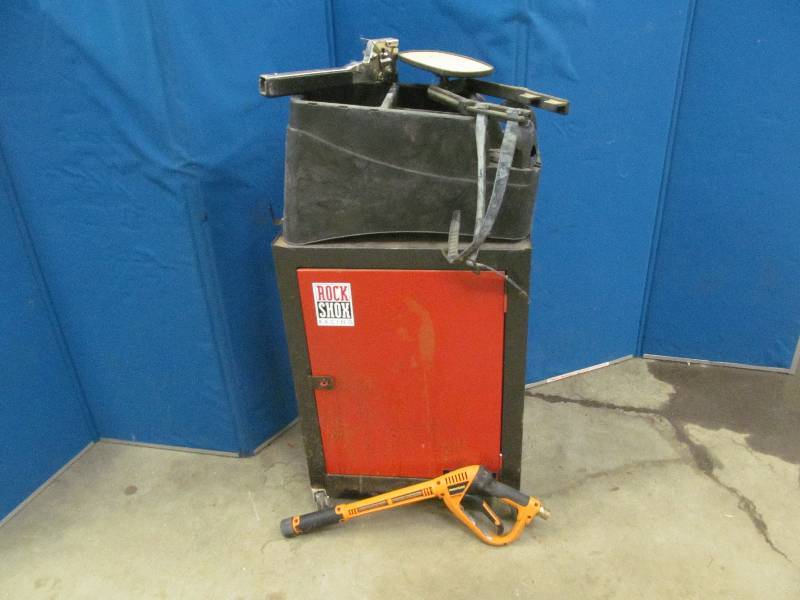 lot 165 image: tool chest hammer stapler