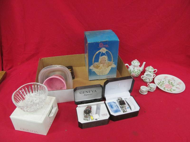lot 174 image: Oneidas hostess dish new watches