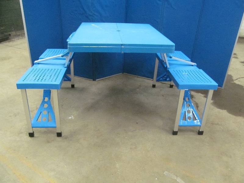 lot 175 image: childrens folding picnic table