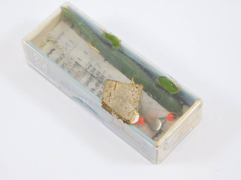 lot 14 image: Vintage Lizard Fishing Lure in a Vintage Rapala Box