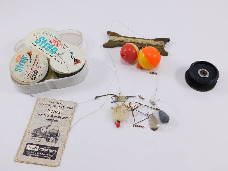 lot 43 image: Lot of Misc. Vintage Fishing Gear, Bobbers, Spinning Line