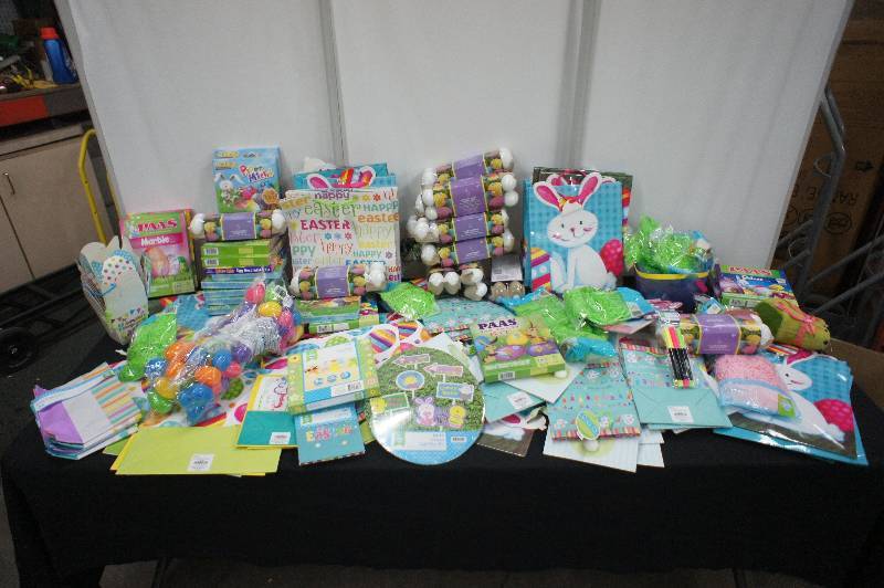 lot 113 image: Large Lot of Assorted Easter Decor
