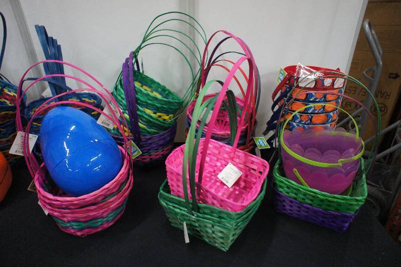 lot 112 image: Large Lot of Assorted Easter Baskets - Approximately 50 Baskets