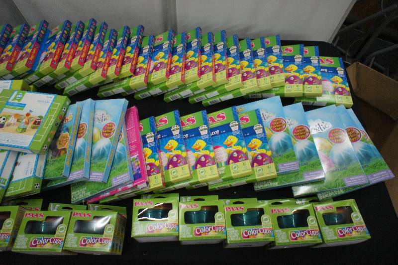 lot 115 image: Large Lot of Assorted Easter Egg Decorating Kits