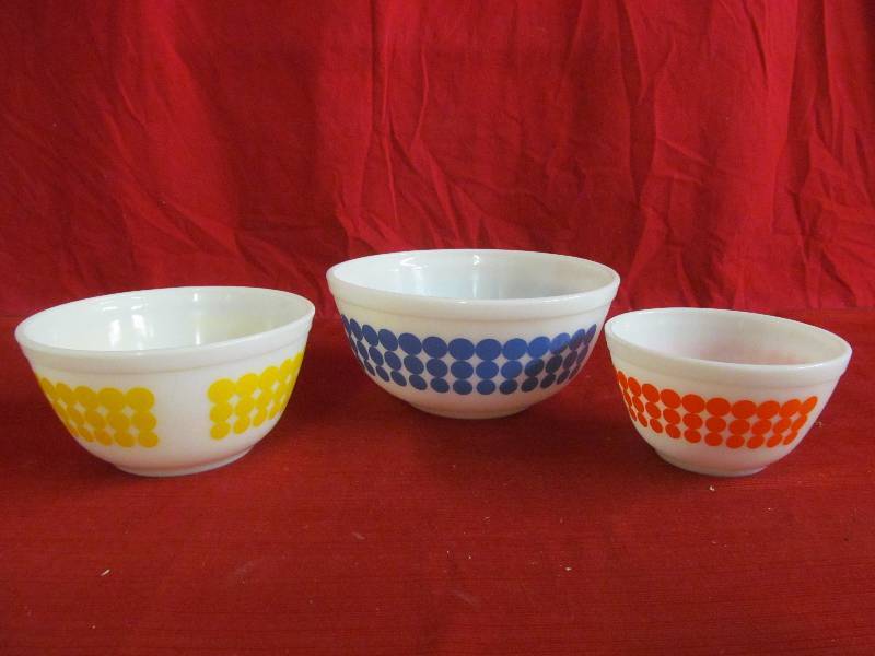 Pyrex mixing bowls