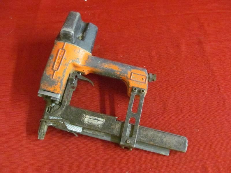 Spot nail air stapler