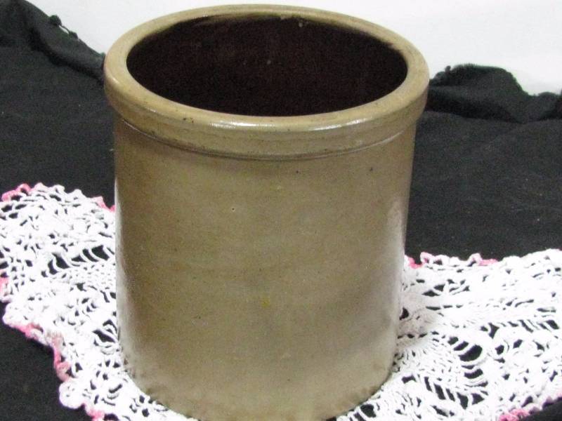 lot 5 image: Red Wing 1gl Salt Glaze Crock