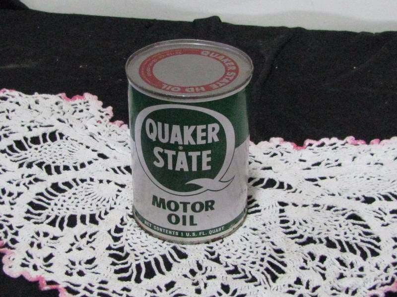 lot 48 image: Quaker State metal Oil Can