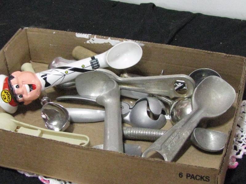 lot 53 image: Ice Cream Scoops