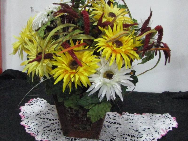 lot 62 image: Artificial Plant