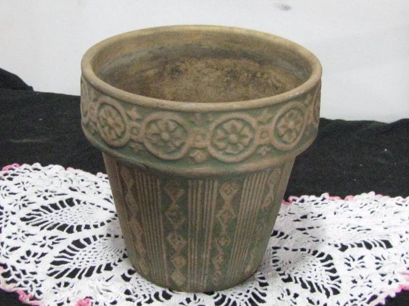 lot 71 image: Red Wing Flower Pot