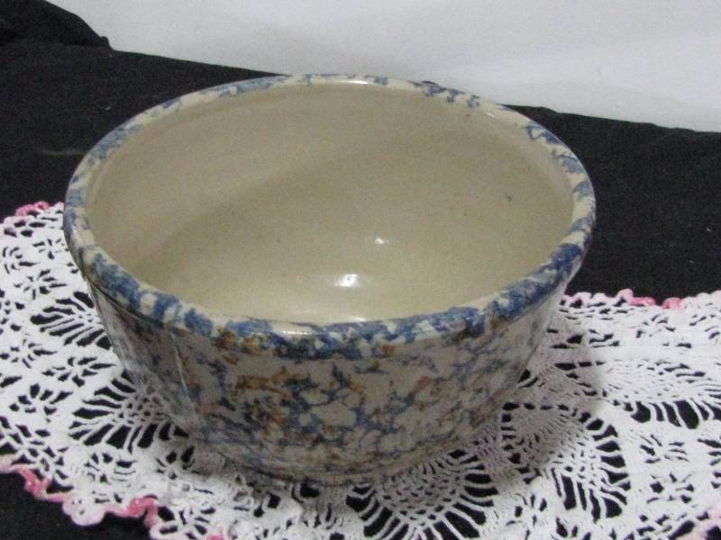 lot 74 image: Red Wing Stoneware Crock Sponge Ware Panel Bowl