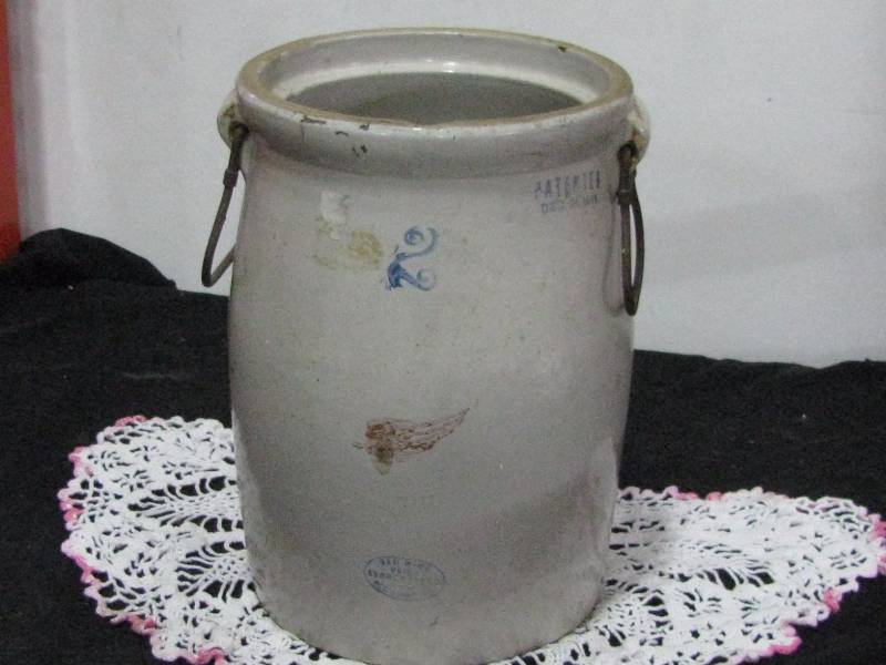lot 89 image: Red Wing Union Stoneware Crock 2gl Butter churn