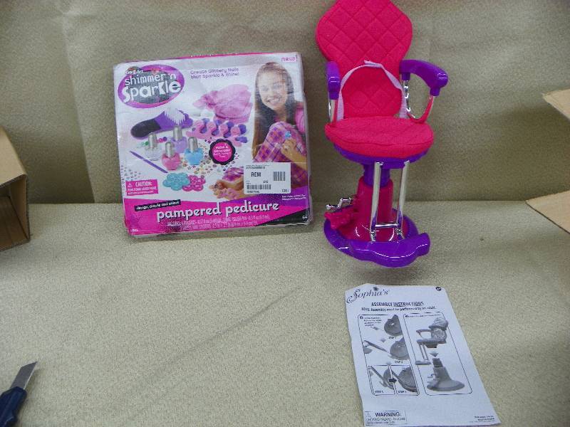 Craz Art Shimmer-n-Sparkle and 18 Doll Salon Chair