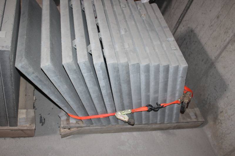 lot 24 image: Lot of (13) Bricks