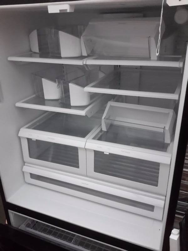 Like new Frigidaire refrigerator Freezer.