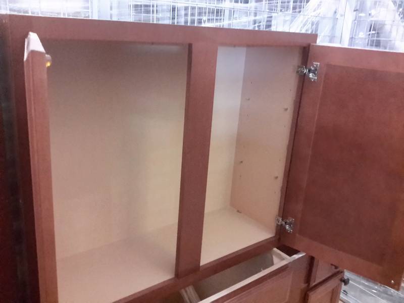 Upper cabinets that go with lot 19, 20, 22