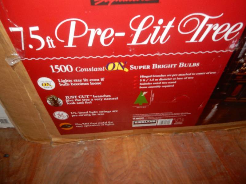 7.5 ft pre lit Christmas Tree.. 1500 lights