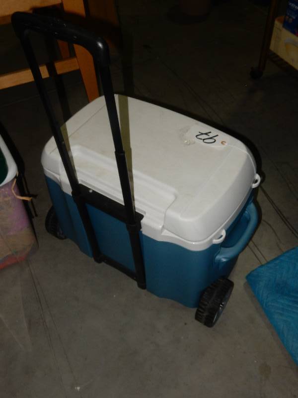 Cooler on Wheels.. Needs cleaning