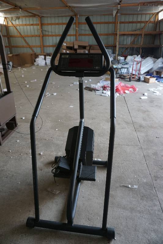 lot 2 image: StairMaster Model 4000PT Commercial Stepper Step Machine