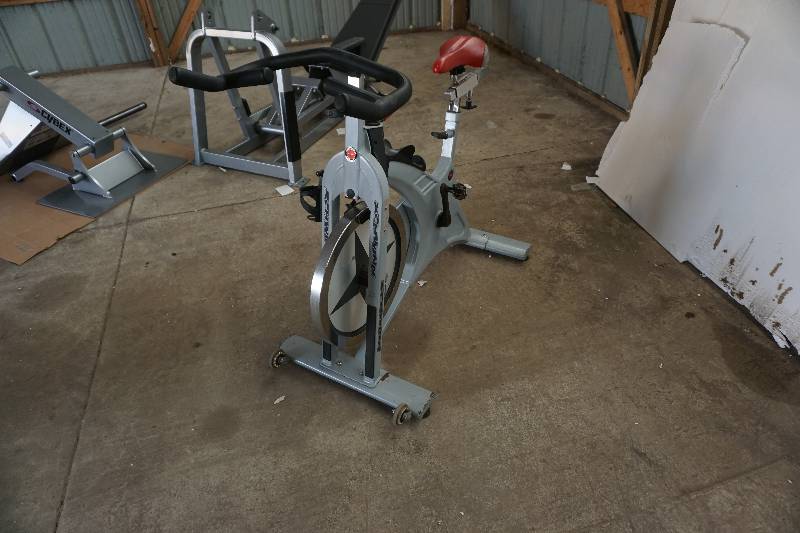 lot 4 image: Schwinn Evolution SR Indoor Cycling Spin Bike