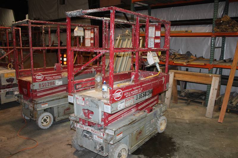 lot 82 image: MEC 1632 Scissor Lift