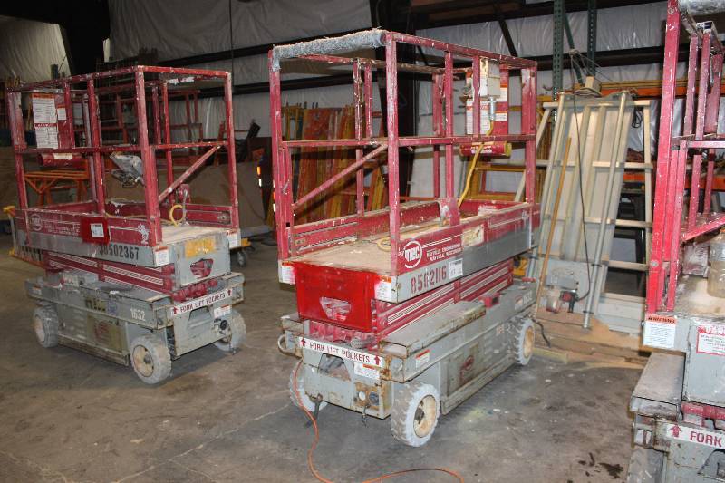 lot 83 image: MEC 1632 Scissor Lift