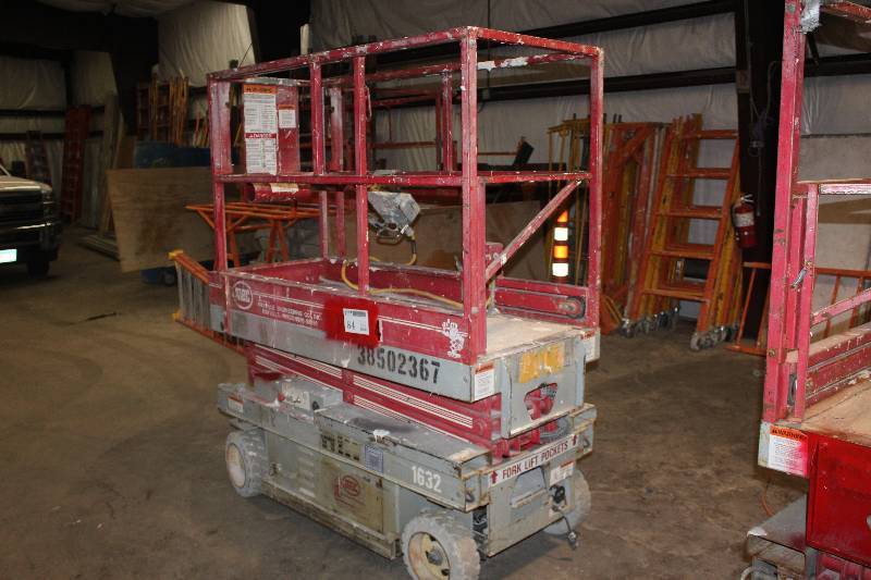 lot 84 image: MEC 1632 Scissor Lift