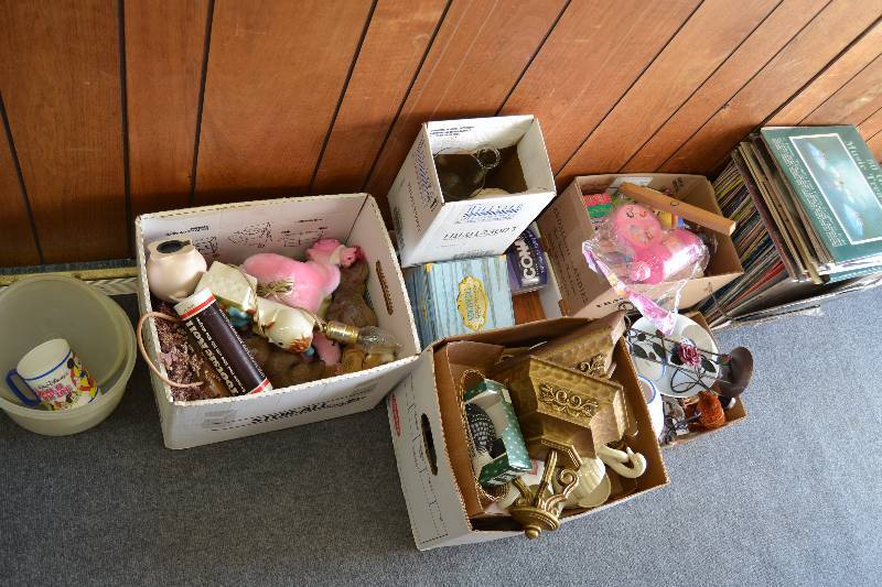Box lot of items
