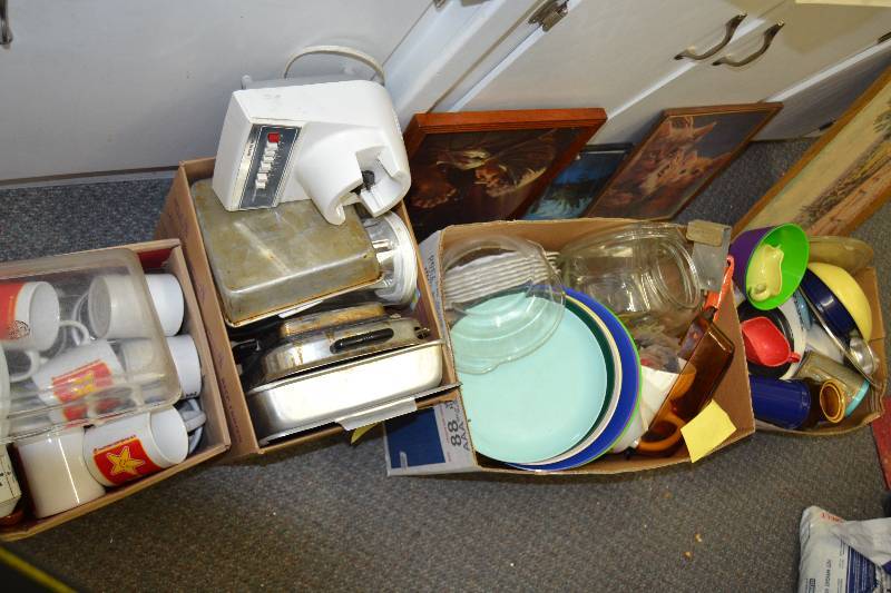 Box lot of items