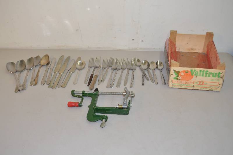 Oranges crate, Flatware