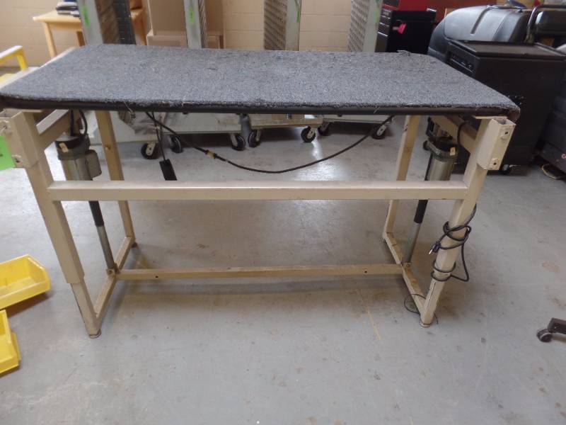 Adjustable Height Work Bench