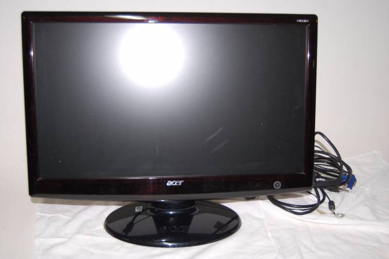 lot 11 image: Computer Monitor