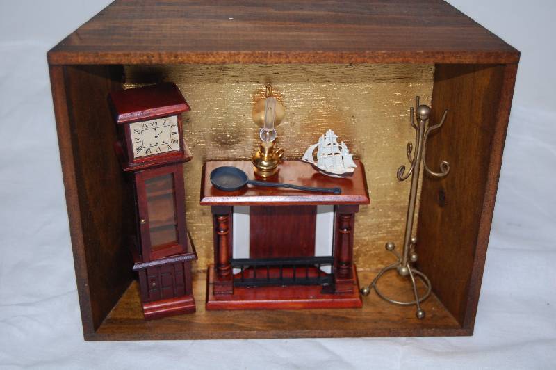 lot 14 image: Doll Furniture