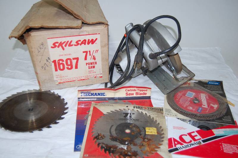 lot 27 image: Skil Saw