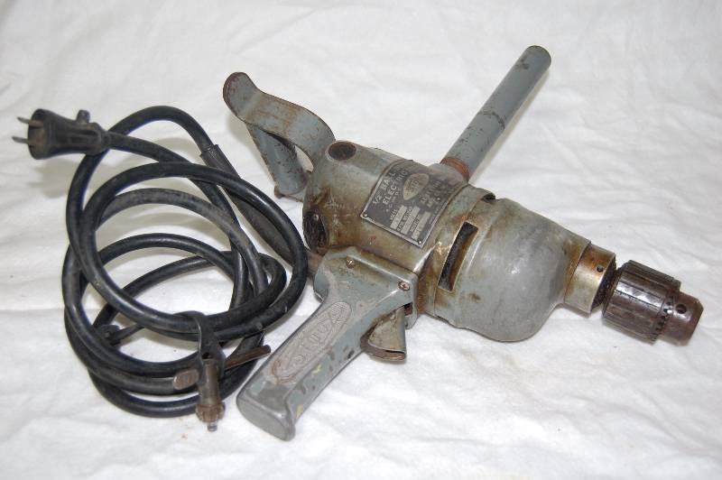 lot 33 image: 12 Power Drill