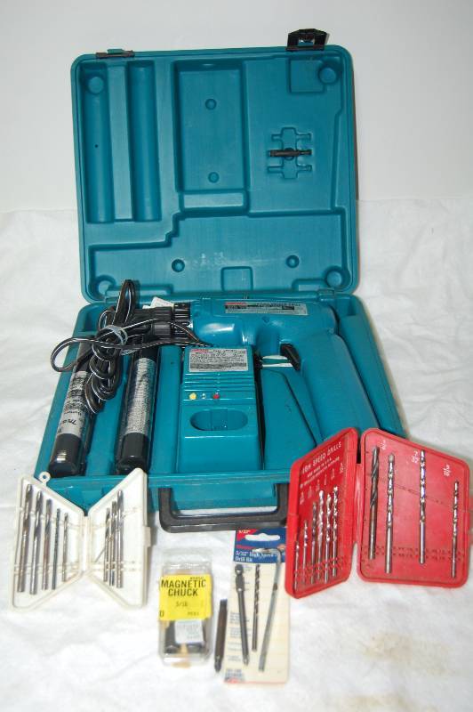 lot 37 image: Cordless Driver Drill
