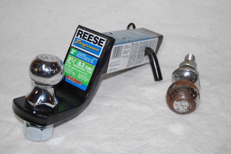 lot 41 image: 2 Receiver Bar with Ball
