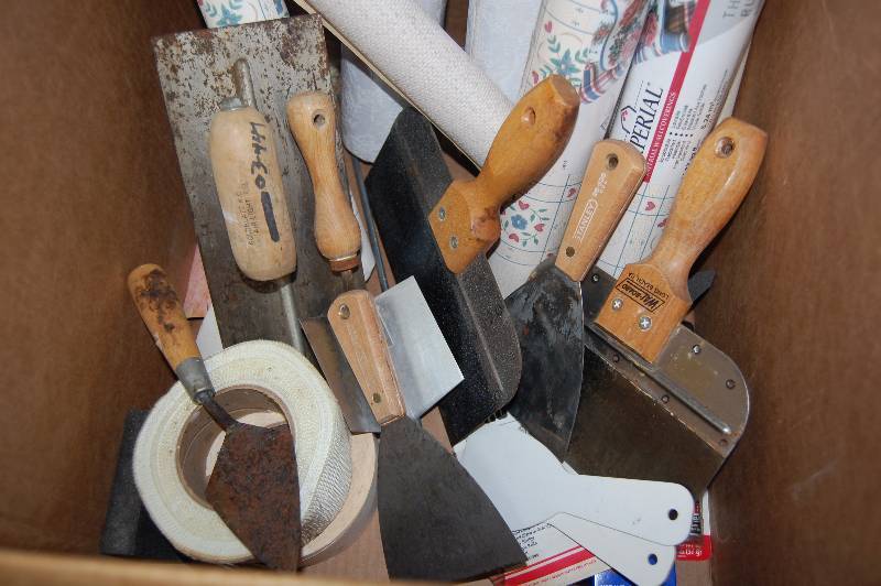 lot 47 image: Misc Painting and Drywall Tools and Accessories