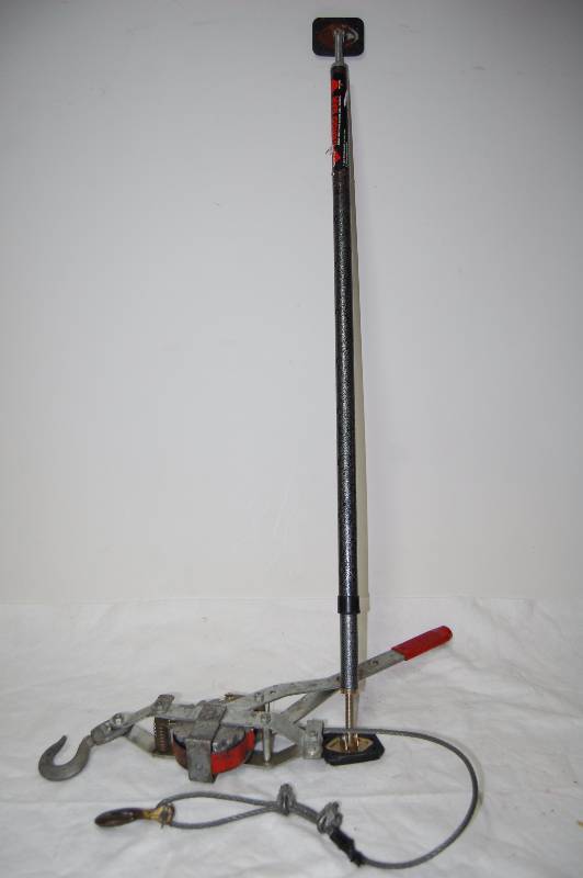 lot 54 image: Cable Come Along and A Cargo Bar