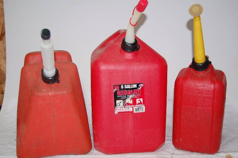 lot 65 image: Plastic Gas Cans
