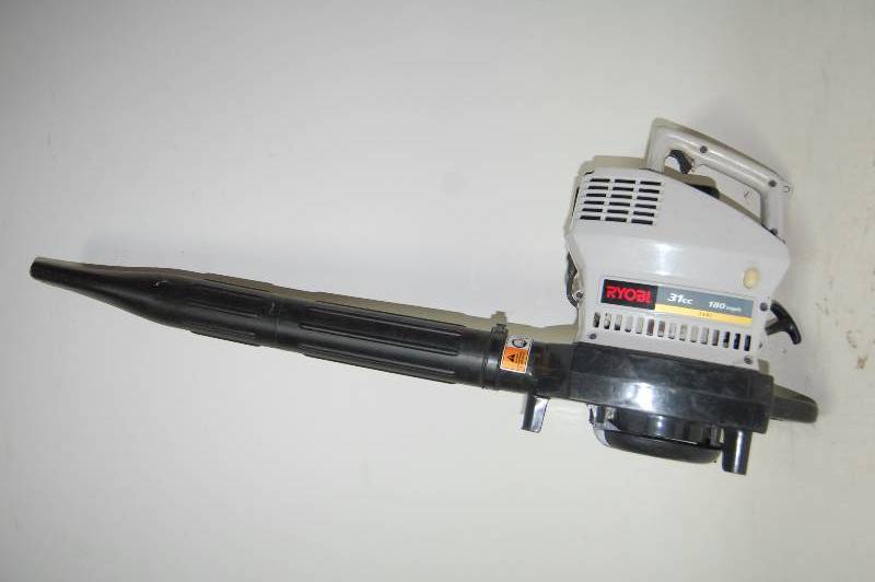 lot 70 image: Leaf Blower