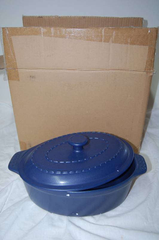 lot 102 image: Casserole Dish
