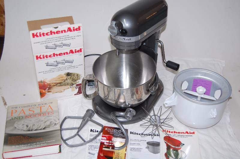 lot 118 image: Heavy Duty Stand Mixer with Attachments